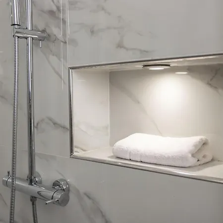 Casa Matteo53, Termini * רומא